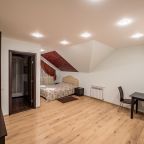 Уютный 2-местный номер с двуспальной кроватью.