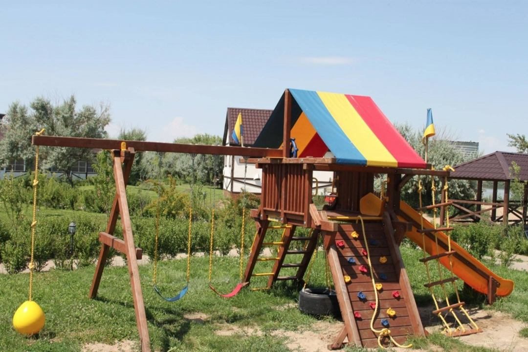 Детская площадка, Рыболовно-охотничий клуб Альпийская деревня