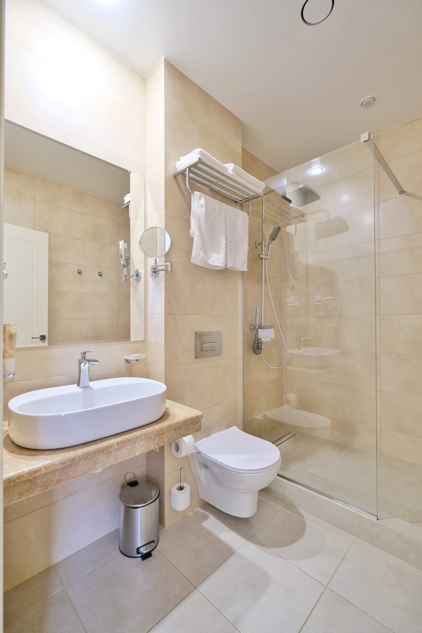Джуниор сюит, 24 м², балкон, King Size, ТВ, тапочки, халаты.