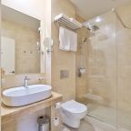 Джуниор сюит, 24 м², балкон, King Size, ТВ, тапочки, халаты.