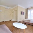 Джуниор сюит, 24 м², балкон, King Size, ТВ, тапочки, халаты.