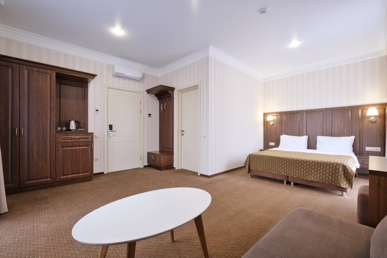Джуниор сюит, 24 м², балкон, King Size, ТВ, тапочки, халаты.