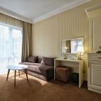 Джуниор сюит, 24 м², балкон, King Size, ТВ, тапочки, халаты.