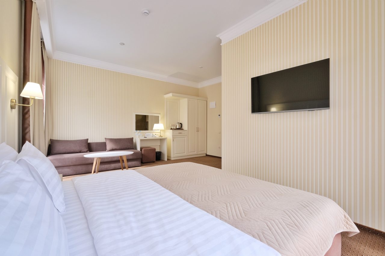 Джуниор сюит, 24 м², балкон, King Size, ТВ, тапочки, халаты.