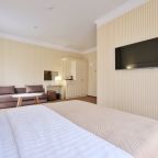Джуниор сюит, 24 м², балкон, King Size, ТВ, тапочки, халаты.