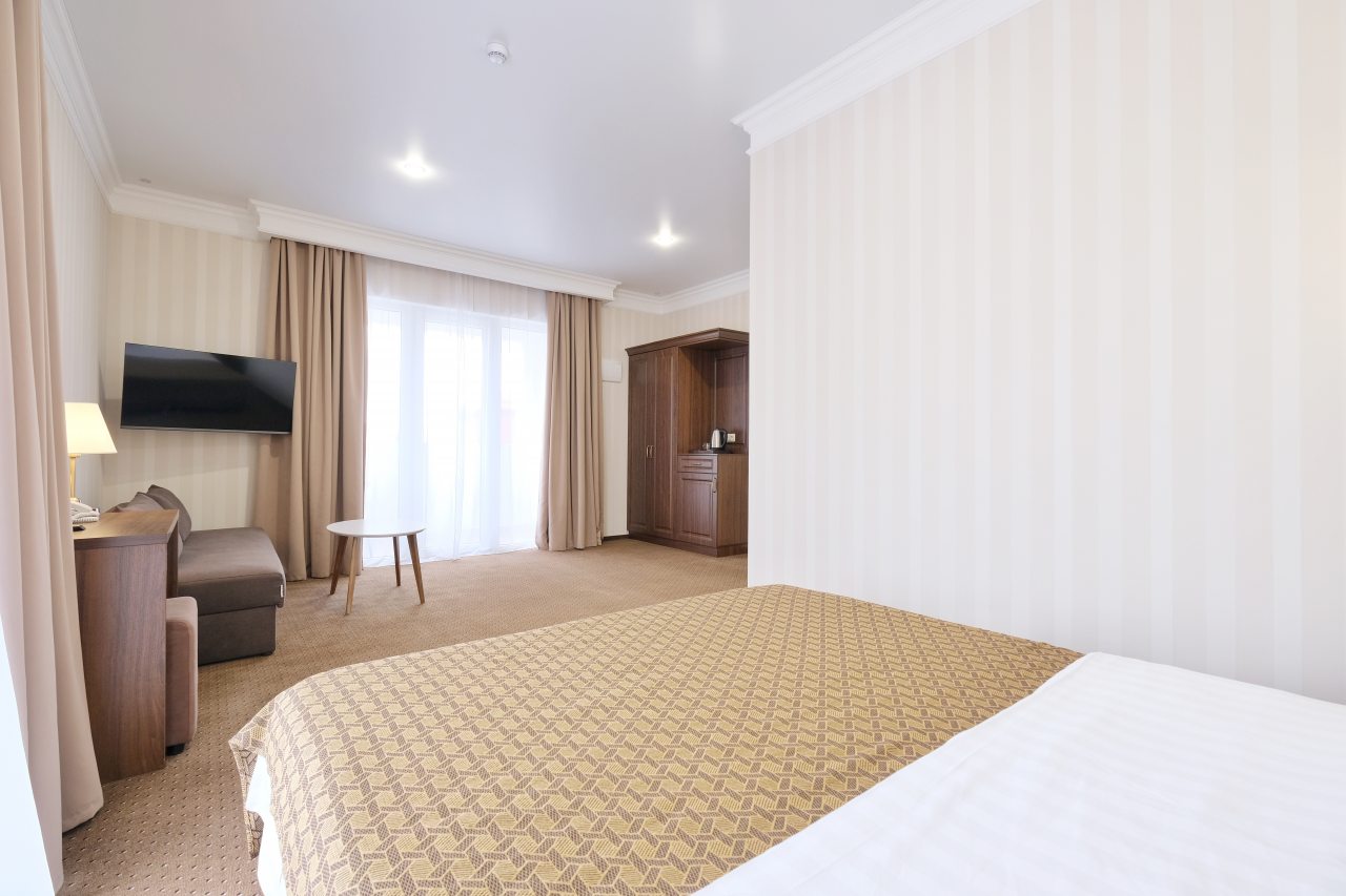Джуниор сюит, 24 м², балкон, King Size, ТВ, тапочки, халаты.