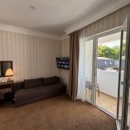 Джуниор сюит, 24 м², балкон, King Size, ТВ, тапочки, халаты.