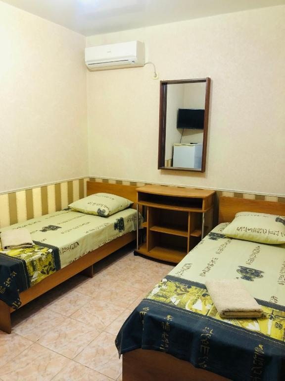 Двухместный (Двухместный номер с 2 отдельными кроватями и общей ванной комнатой) гостевого дома Капучино, Геленджик
