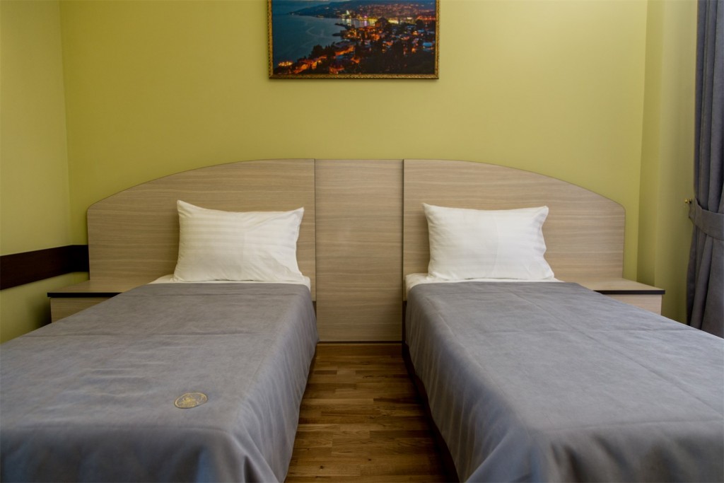Двухместный (Стандарт с раздельными кроватями) гостиного дома Чижик Пыжик, Ялта