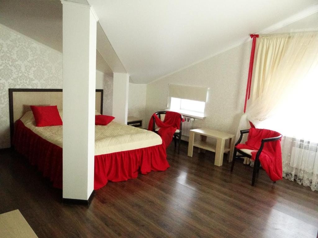 Двухместный (Двухместный номер с 1 кроватью, вид на озеро) парк-отеля Лесная Поляна, Калуга