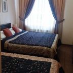 Трёхместный и более (Трёхместный номер с двуспальной и односпальной кроватями), Мини-отель Толедо