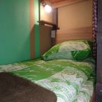 Номер (Нижнее спальное место на двухъярусной кровати в общем 6-местном номере для женщин), Хостел Балконский