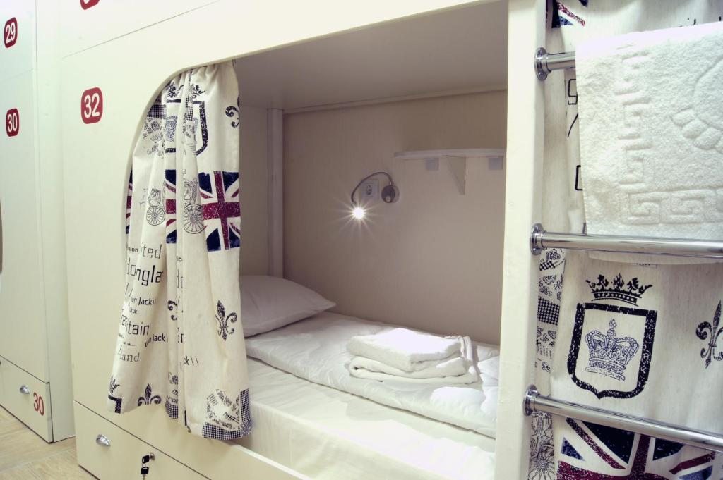 Одноместный (Верхнее место на двухъярусной кровати в общем номере для мужчин и женщин) хостела Сити, Сочи