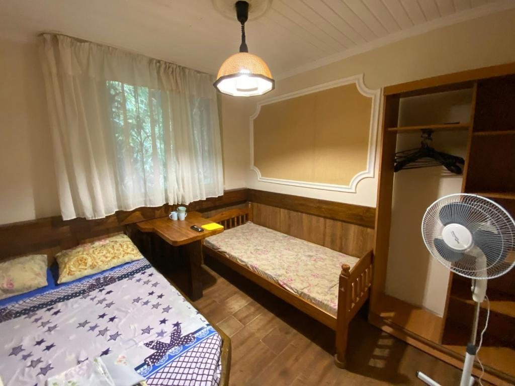 Двухместный (Бюджетный двухместный номер с 2 отдельными кроватями) гостевого дома На Комсомольской 26, Сочи