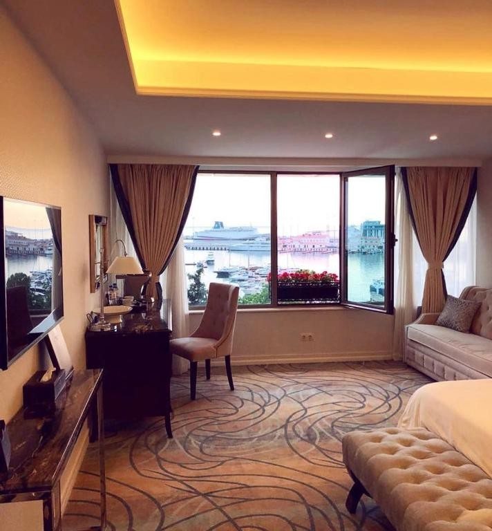 Двухместный (Двухместный номер Делюкс с 1 кроватью и видом на море) мини-гостиницы M.Y. Luxury Hotel Sochi 4*, Сочи