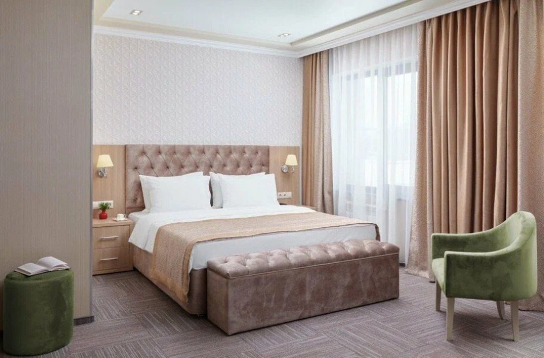 Люкс, Гостиница Гранат