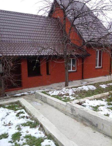 Коттедж с парковкой