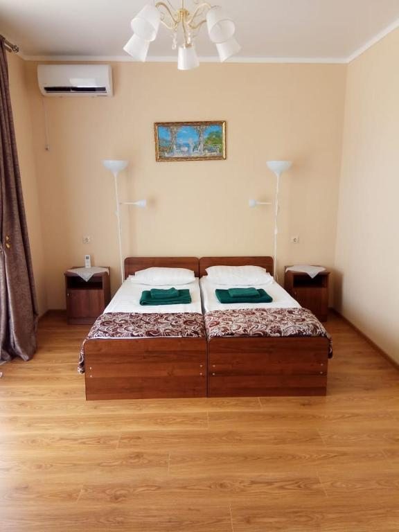 Двухместный (Большой двухместный номер с 2 отдельными кроватями) гостевого дома Изумруд, Новый Афон