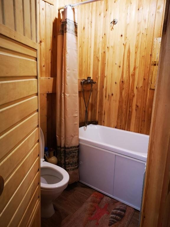 Семейный (Семейный номер с ванной комнатой) гостевого дома Золотой песок, Махачкала