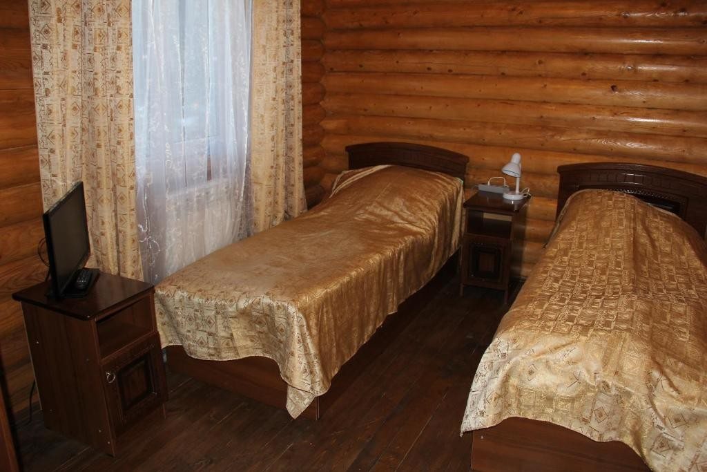 Двухместный (Двухместный номер с 2 отдельными кроватями и ванной) гостевого дома Горностайский, Красная Поляна