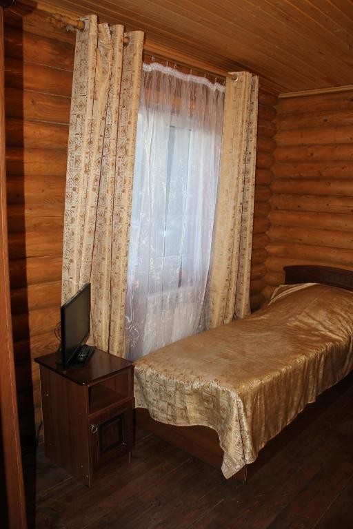 Двухместный (Стандартный двухместный номер с 2 отдельными кроватями и видом на горы) гостевого дома Горностайский, Красная Поляна