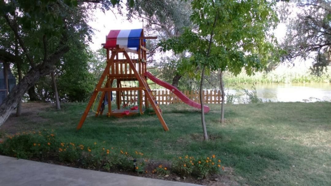 Детская площадка, База отдыха Дарданеллы