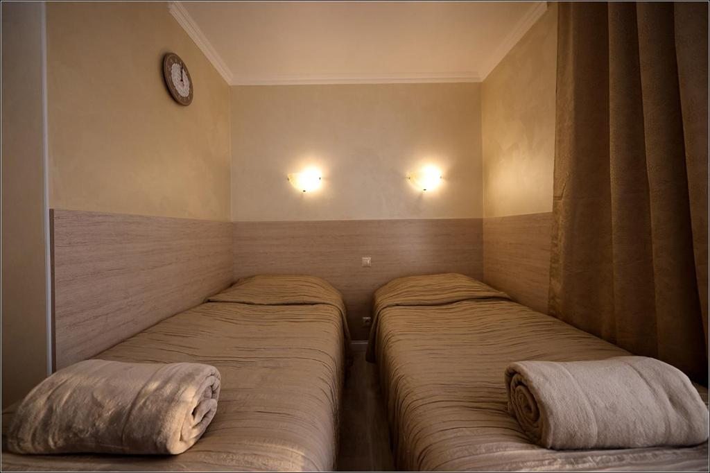 Двухместный (Двухместный номер с 2 отдельными кроватями и видом на город) мини-отеля Камчатка, Петропавловск-Камчатский