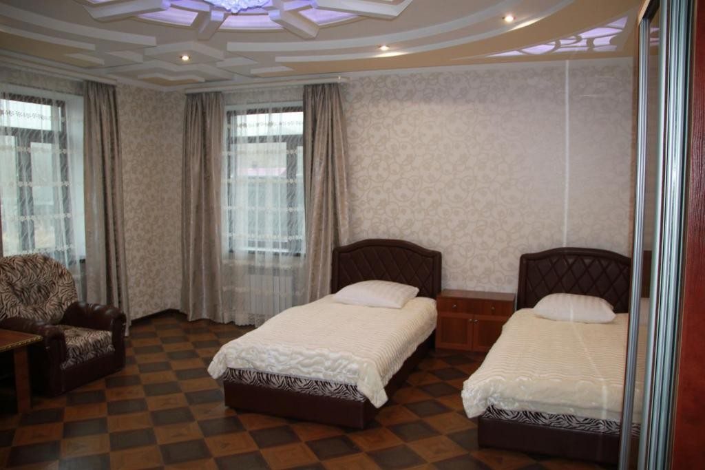 Двухместный (Большой двухместный номер с 2 отдельными кроватями) гостевого дома Версаль, Петропавловск-Камчатский