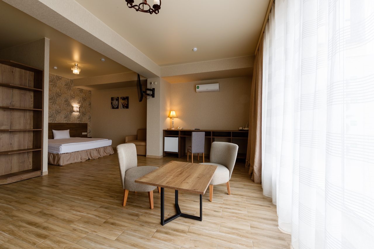 Сьюит (Джуниор Премиум), Central Inn