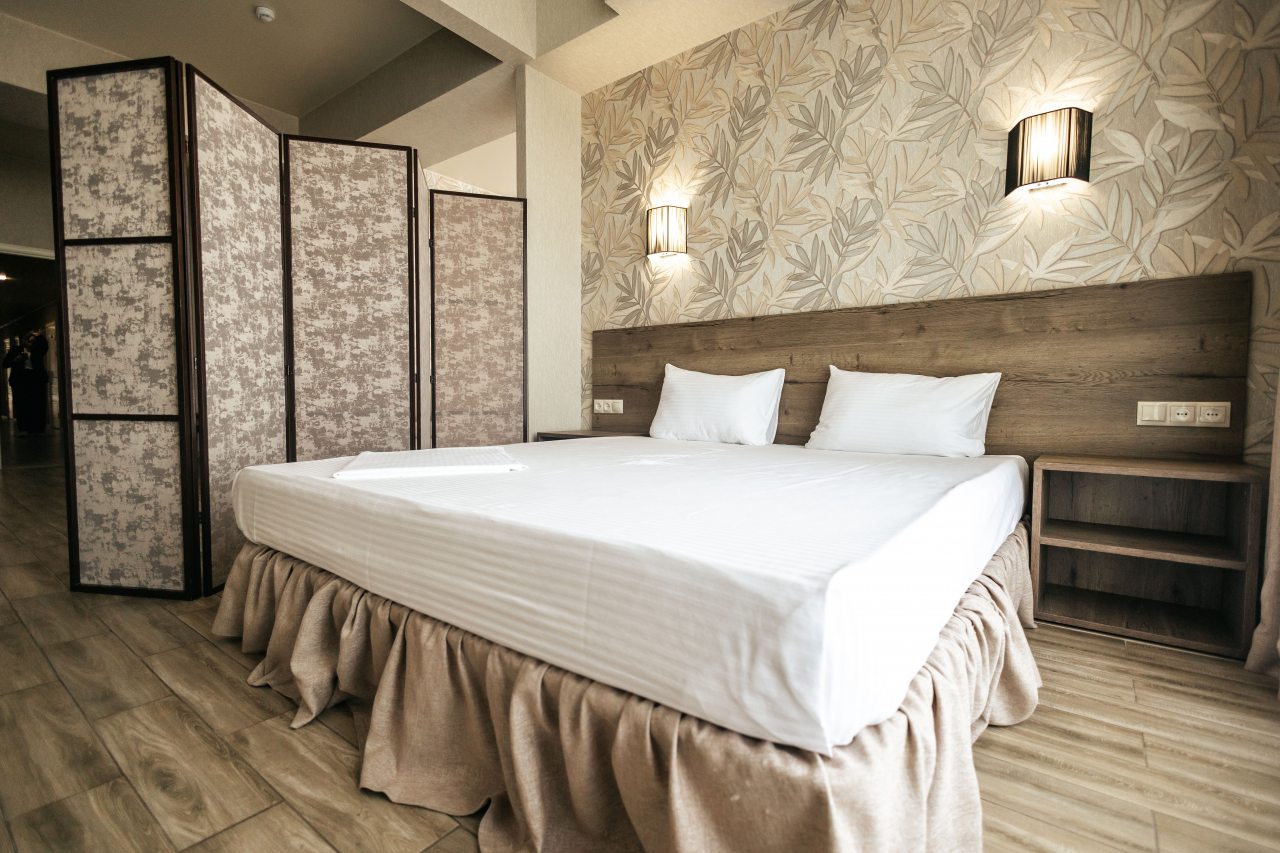 Сьюит (Джуниор Роял), Central Inn