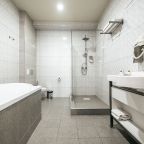 Сьюит (Джуниор Роял), Central Inn