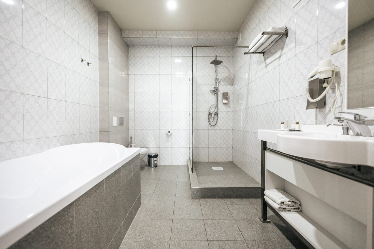 Сьюит (Джуниор Роял), Central Inn