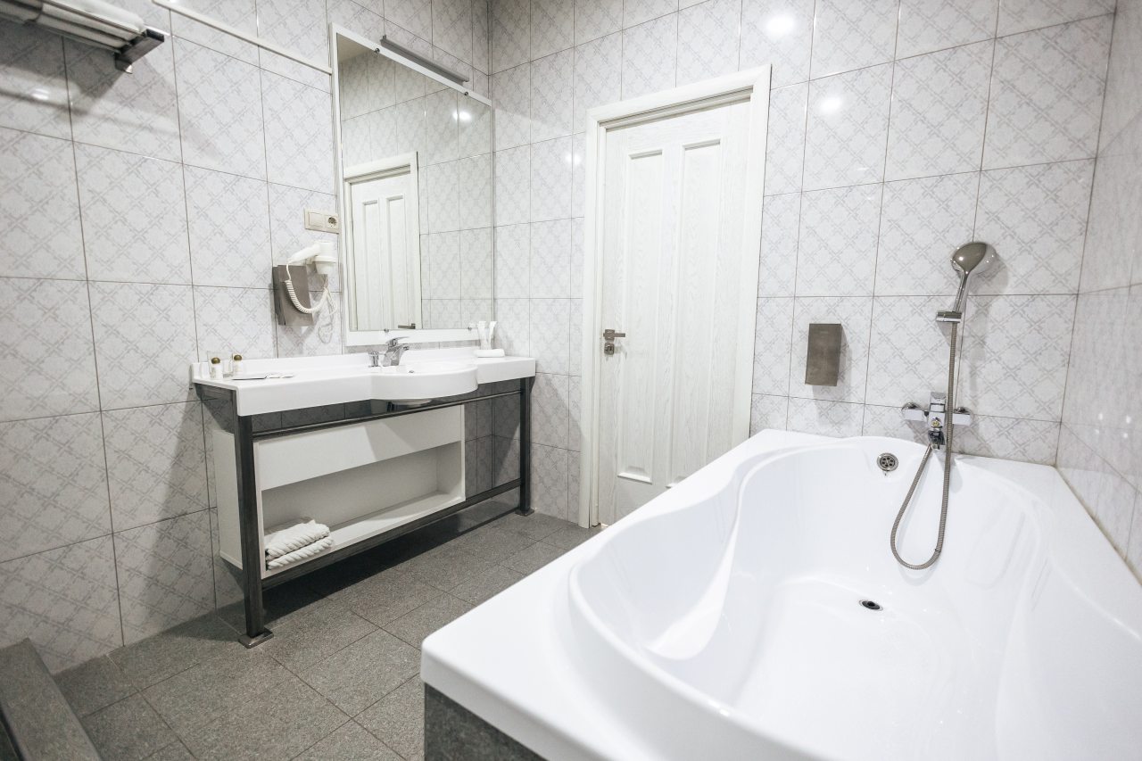 Сьюит (Джуниор Роял), Central Inn