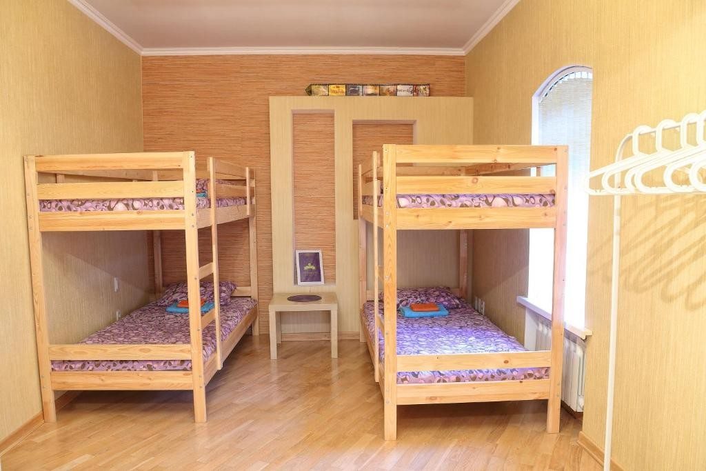 Номер (Кровать в общем 8-местном номере для женщин) мини-отеля Достоевский, Ставрополь