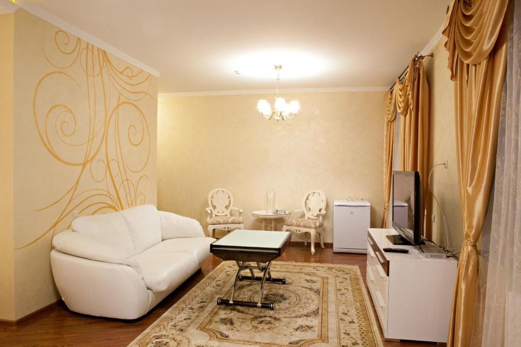 Сьюит (Люкс с кроватью размера «king-size» и гидромассажной ванной) гостиницы Пальмира Клаб, Ставрополь