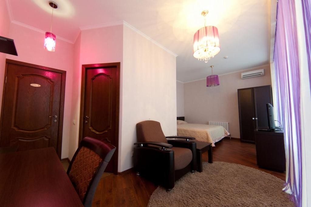 Одноместный (Улучшенный одноместный номер) гостиницы Пальмира Клаб, Ставрополь