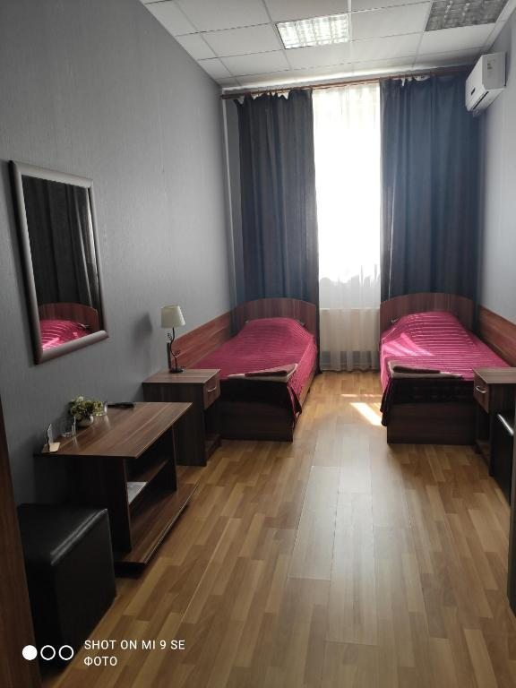 Двухместный (Двухместный номер с 2 отдельными кроватями и общей ванной комнатой) отеля Восход, Ставрополь