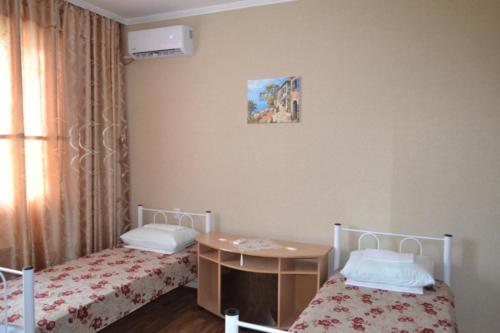 Двухместный (Двухместный номер с 2 отдельными кроватями и общей ванной комнатой) гостевого дома Горизонт, Тимашевск