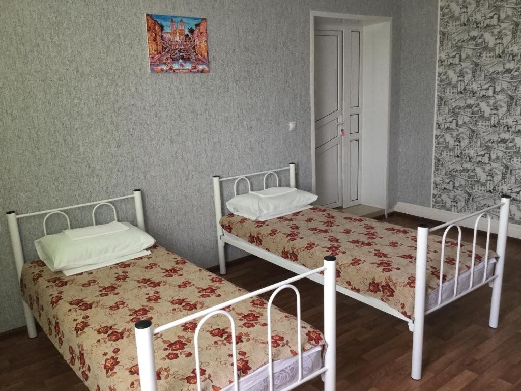 Номер (Односпальная кровать в общем номере с 4 кроватями) гостевого дома Горизонт, Тимашевск