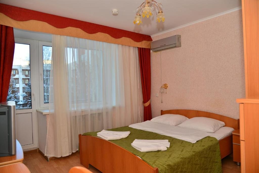 Двухместный (Улучшенный номер с кроватью размера «king-size» или 2 отдельными кроватями) отеля Марфинский МО РФ, Марфино