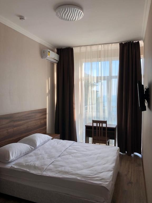 Двухместный (Двухместный номер с 1 кроватью или 2 отдельными кроватями и собственной внешней ванной комнатой) мини-отеля Таис, Сочи