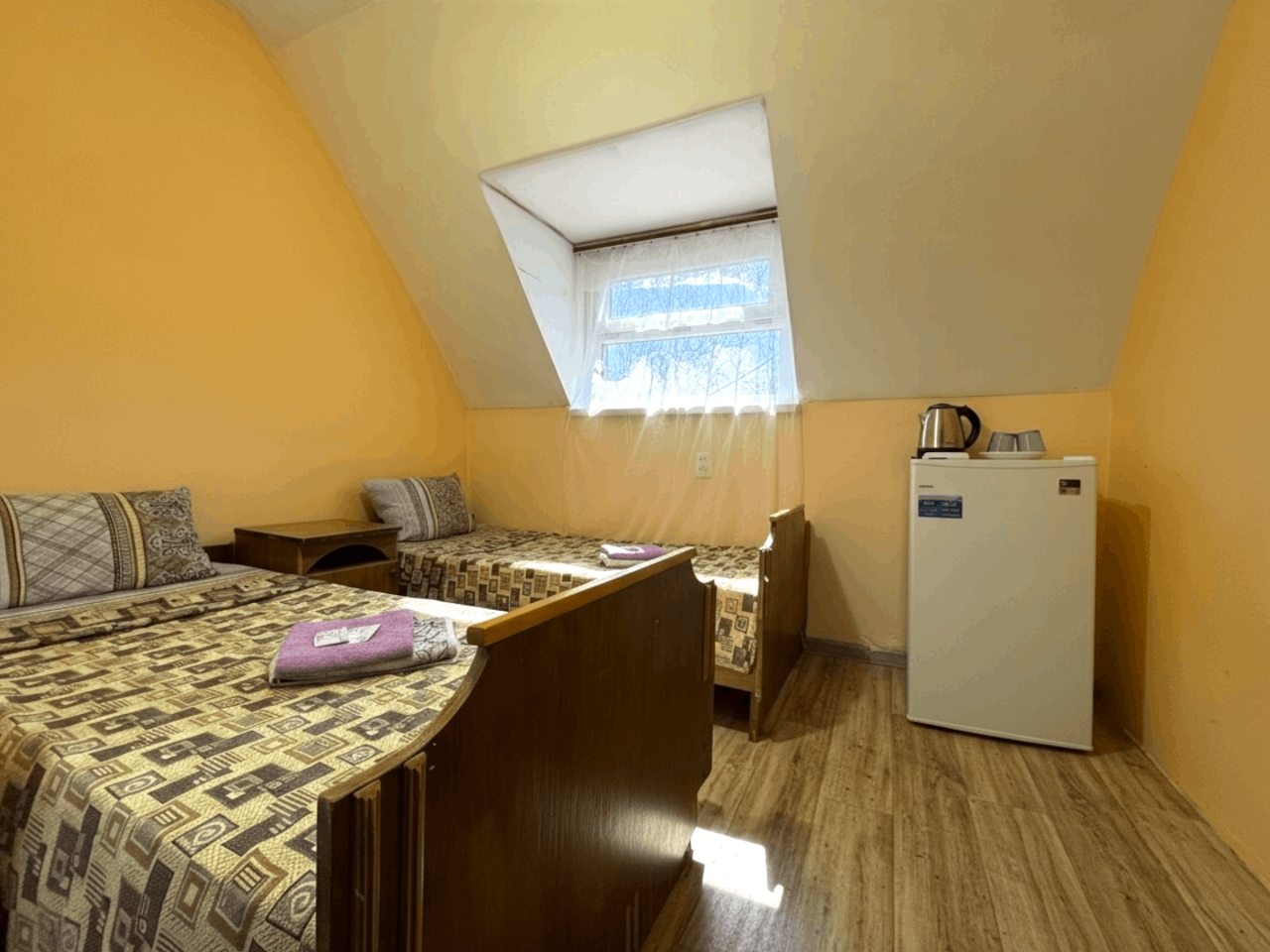 Номер (Стандарт мансардный с 2 односпальными кроватями), База отдыха Эльбрус