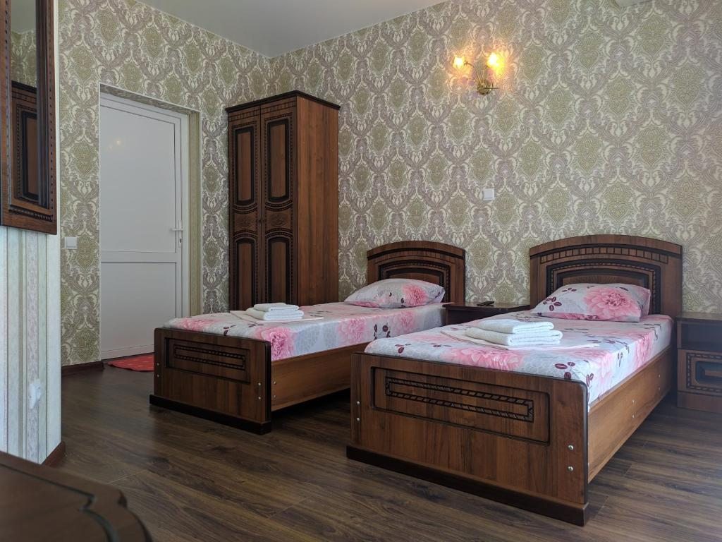 Двухместный (Двухместный номер с 2 отдельными кроватями и собственной ванной комнатой) гостевого дома Ясмина, Вардане
