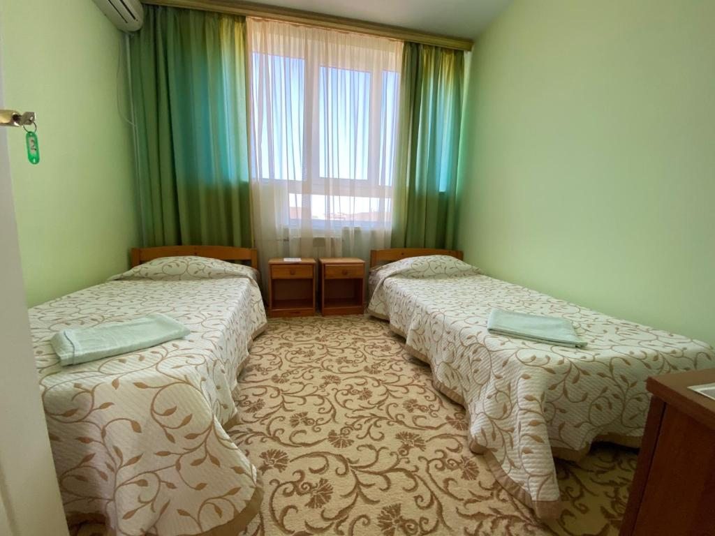 Двухместный (Бюджетный двухместный номер с 2 отдельными кроватями) отеля София на Чкалова, Адлер