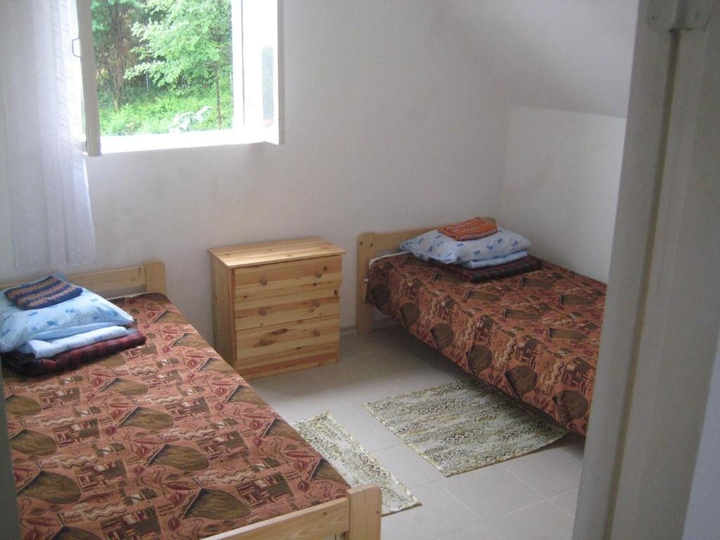 Двухместный (Стандартный двухместный номер с 2 отдельными кроватями) гостевого дома Алагг, Лоо
