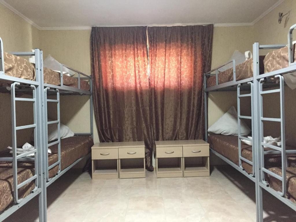 Номер (Спальное место на двухъярусной кровати в общем номере для мужчин и женщин) хостела Уютный отель на Декабристов 103б, Лоо