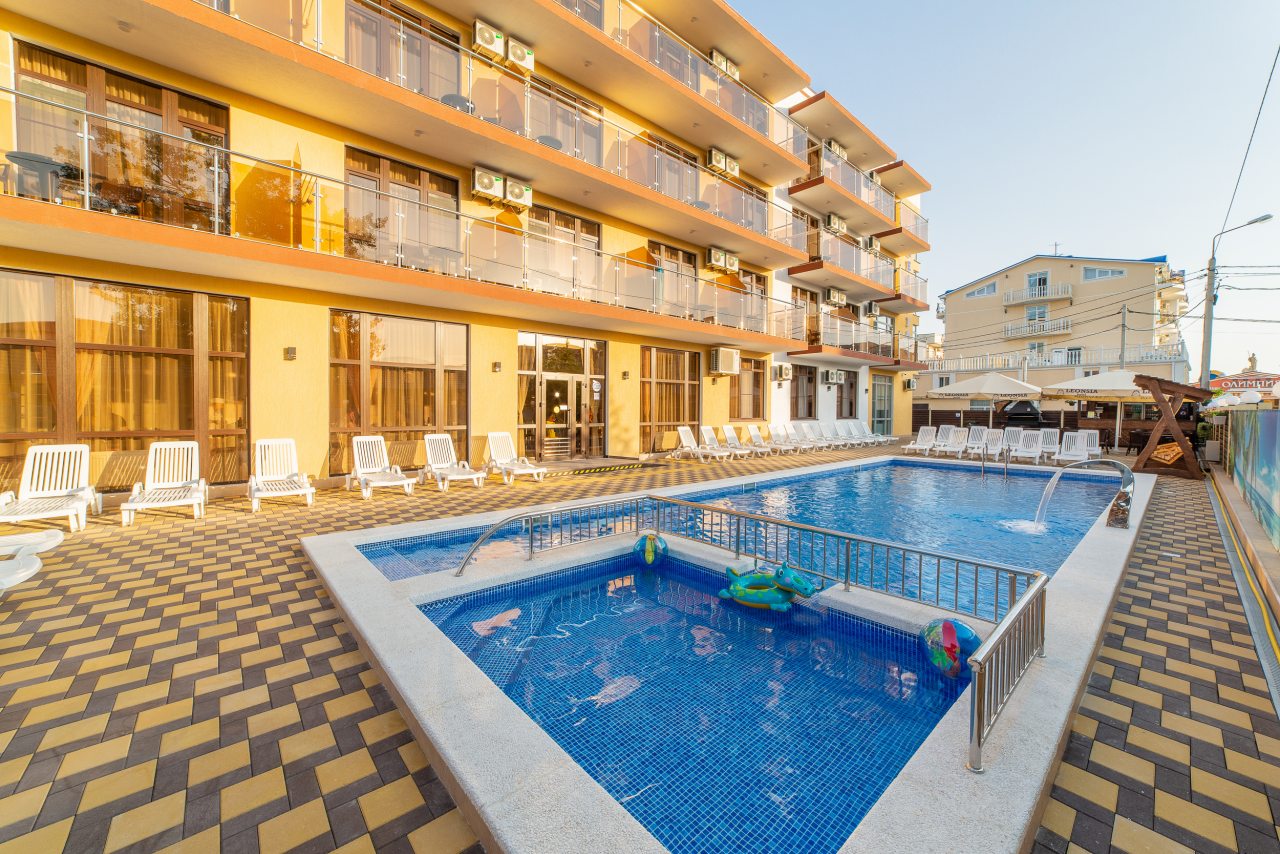Бассейн с детской зоной, Гостиница Leonsia Family Hotel