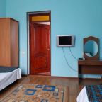 Трехместный (Трехместный номер эконом-класса с общей ванной комнатой), Гостевой дом На улице Мимоз 9