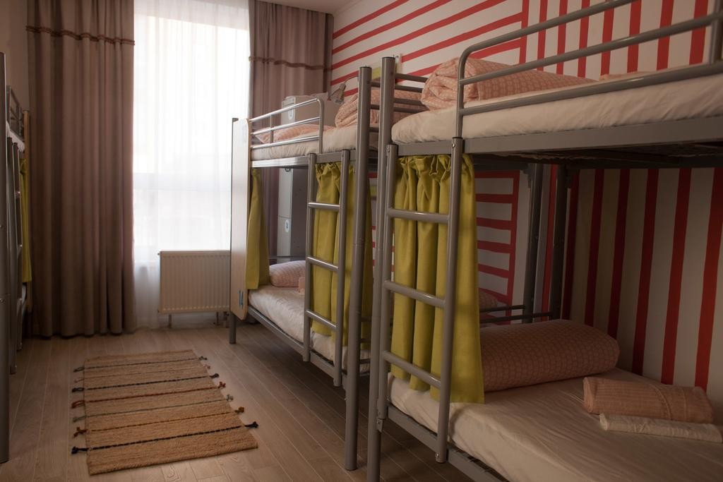 Восьмиместный (Стандарт, Койко-место в общем номере для женщин) хостела YES Hostel, Тюмень