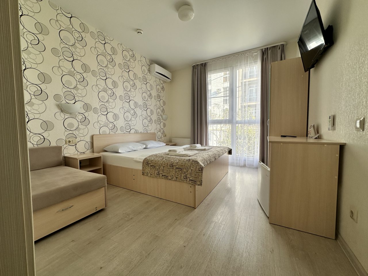 Трехместный (Комфорт с двуспальной кроватью и креслом-кроватью), Гостевой дом Мантарини